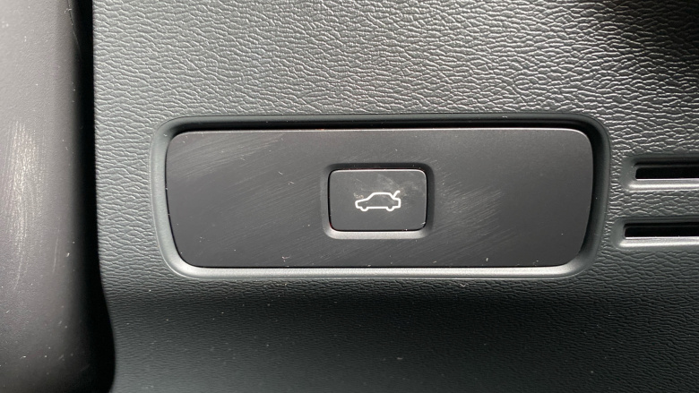 Volvo XC40 2.0 B4P Ultra Dark 5dr Auto Petrol Estate